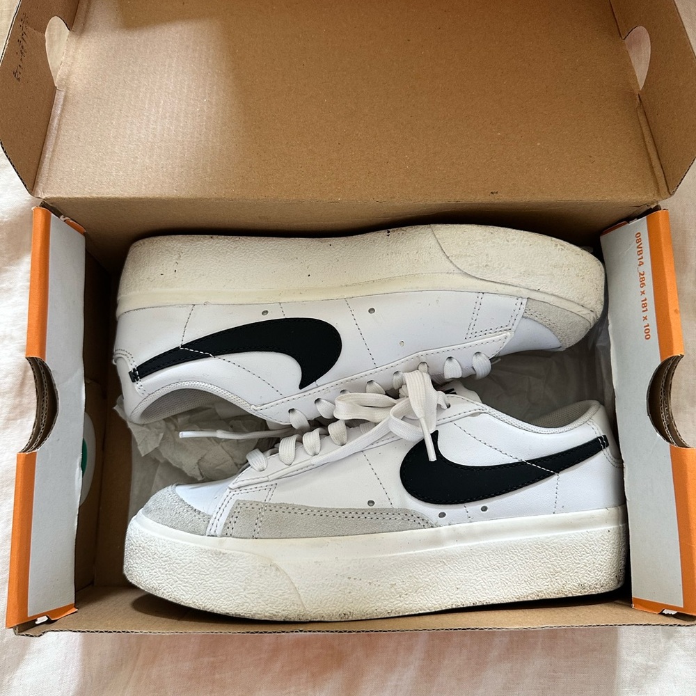 Nike Blazer Low Platform – White/Black – Women’s 6 (Youth 4.5Y)